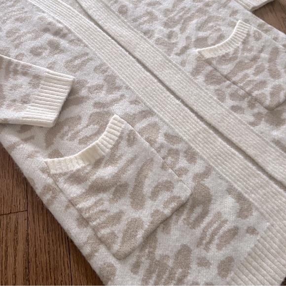Lush Cream/Tan Soft Leopard Print Open Front Long Sweater Size Small - Picture 3 of 5